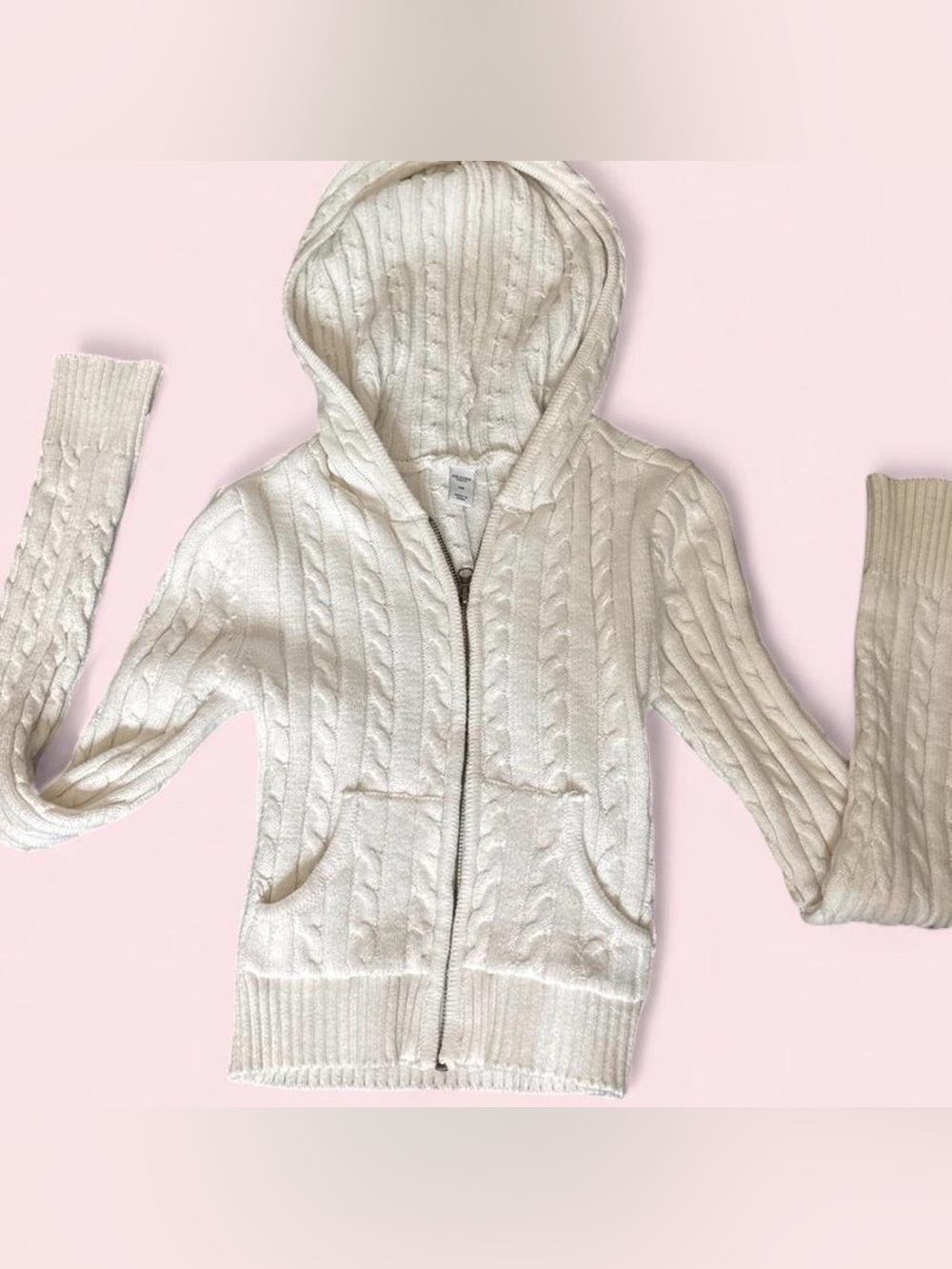 Adorable white y2k fitted cable-knit that is slightly cropped!